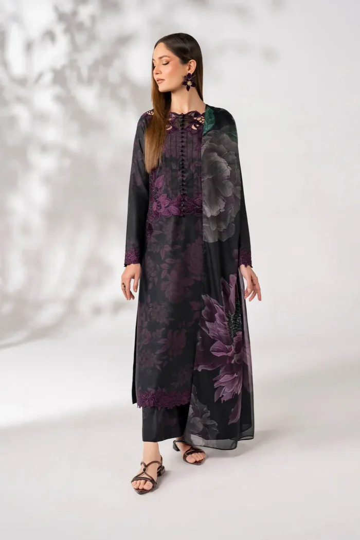 IZNIK BLACK - Image 1