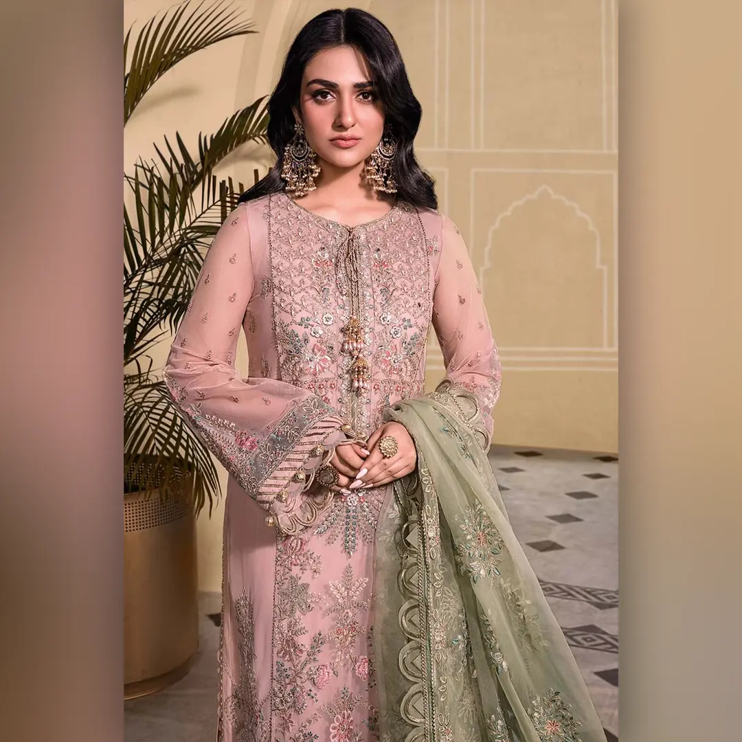 SARA FALAK - Image 2